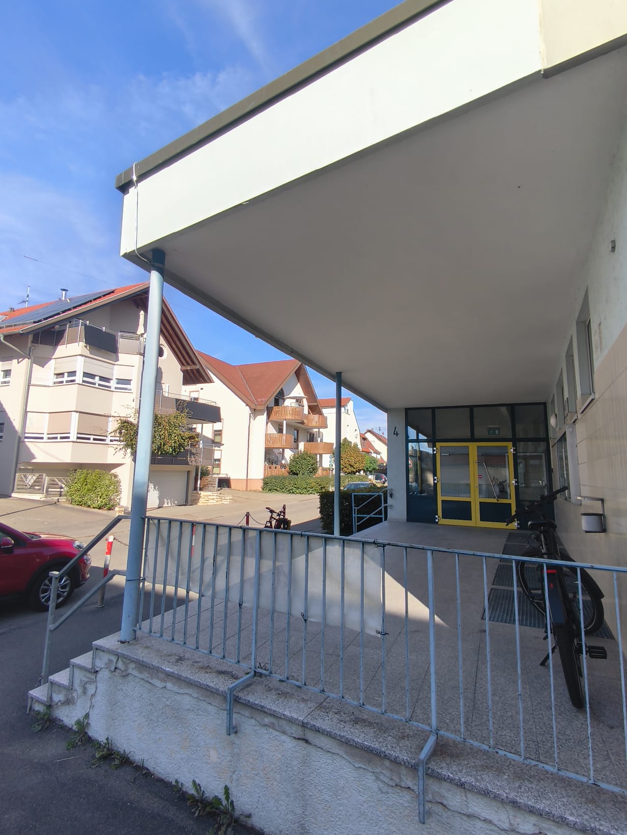Eingang zur Sporthalle der Bruckenackerschule